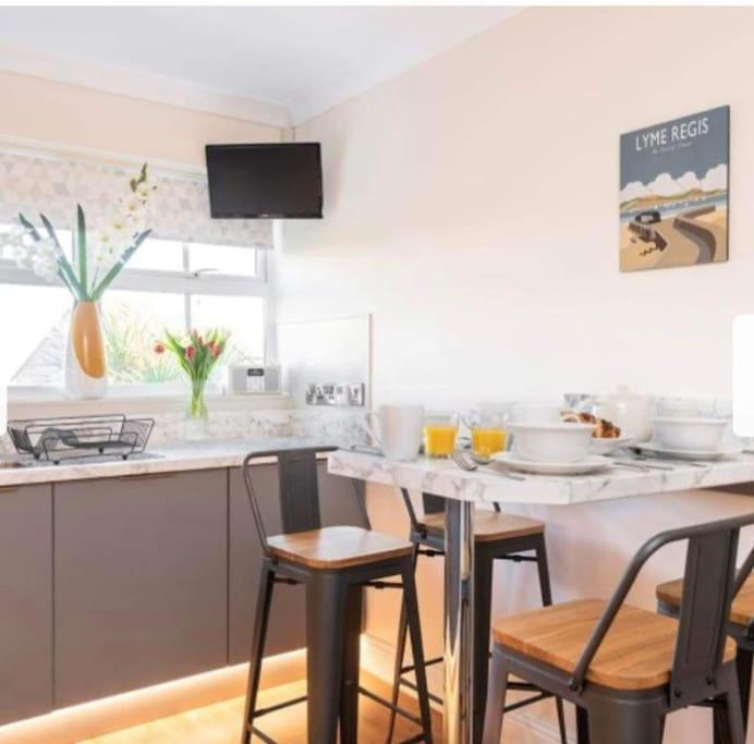 Beautiful Large Property, Sleeps 9 Walking Distance To The Sea , Beaches And Restaurants Fantastic Interior Lyme Regis Exterior photo